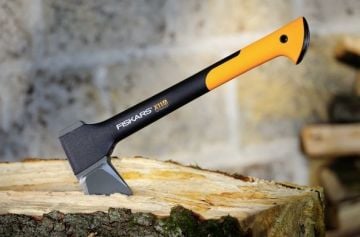 Fiskars X11 Kılıflı Kısa Saplı Yarma Kamp Baltası 122440