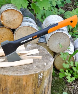 Fiskars X10 Kılıflı Kamp Baltası 1015619