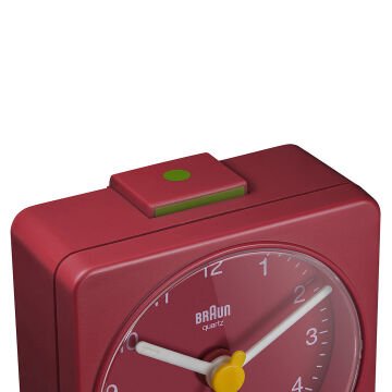 BRAUN BC02R KIRMIZI KLASİK SEYAHAT ANALAOG ALARMLI MASA SAATİ