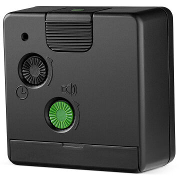 BRAUN BC02XBW SİYAH-BEYAZ KLASİK SEYAHAT ANALAOG ALARMLI MASA SAATİ