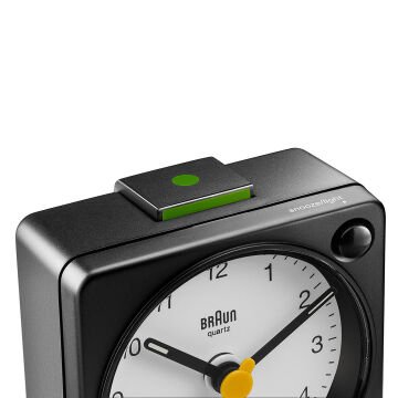 BRAUN BC02XBW SİYAH-BEYAZ KLASİK SEYAHAT ANALAOG ALARMLI MASA SAATİ