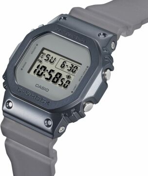 Casio GM-5600MF-2DR Erkek Kol Saati