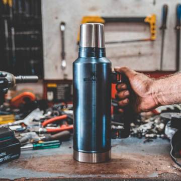 Stanley Klasik Vakumlu Paslanmaz Çelik Termos 1.9 LT 1,9 LT - Lacivert