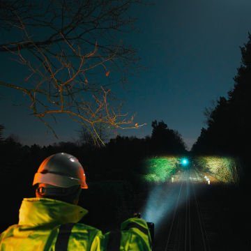 Led Lenser XP30R Alan Aydınlatma 32000 Lümen BOSCH Değişebilir Pilli El Feneri