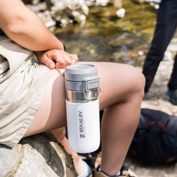 Stanley The Quick Flip Paslanmaz Çelik Termos 0,47 LT Beyaz