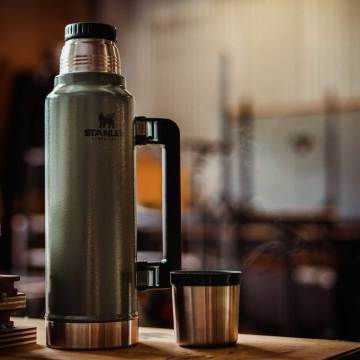 Stanley Klasik Vakumlu Çelik Termos 1.4 Lt - Yeşil