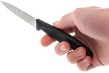 Victorinox 6.7633 SwissClassic 8cm Tırtıklı Soyma Bıçağı